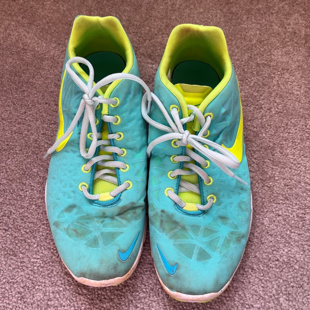 Nike Tennis Shoes Size 9